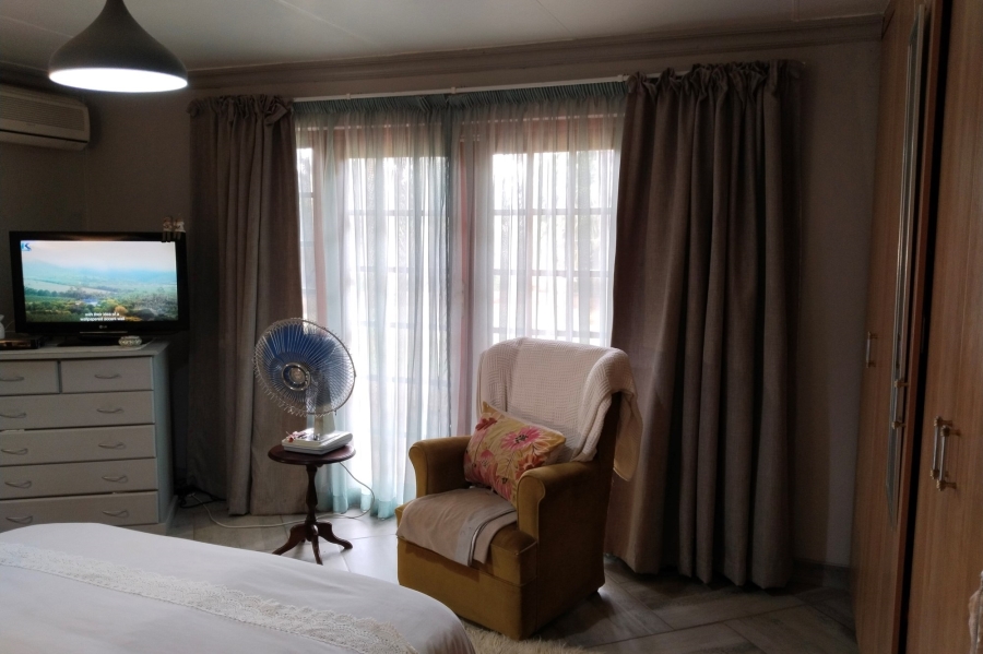 5 Bedroom Property for Sale in Meerhof North West